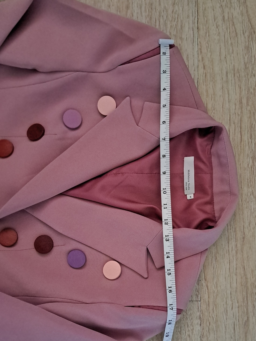Tailored Pink Double-Breasted Blazer with Decorative Buttons - Picture 7 of 12